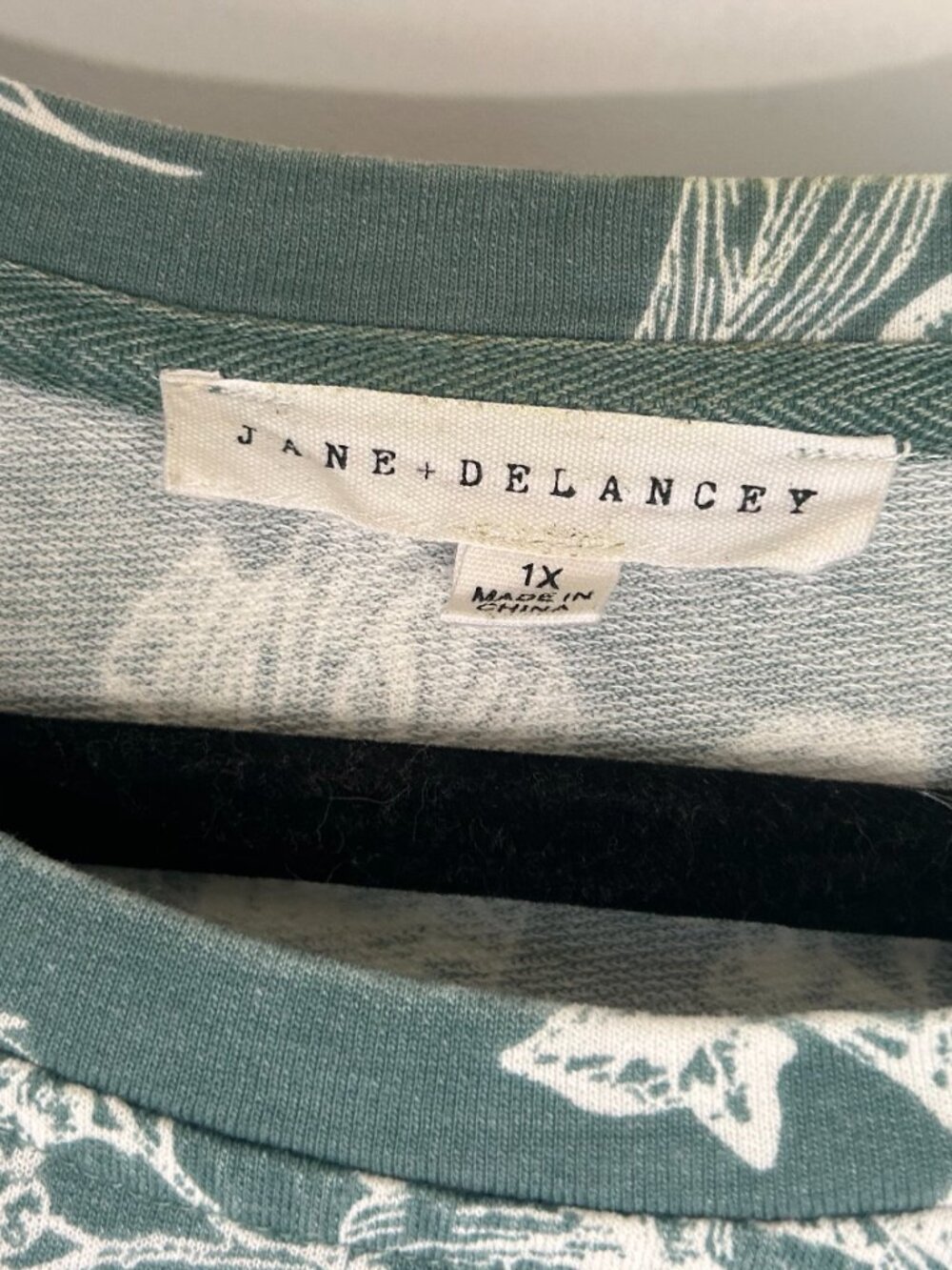 Jane + Delancey Sage Green Floral Pullover Top 1X - Picture 2 of 4